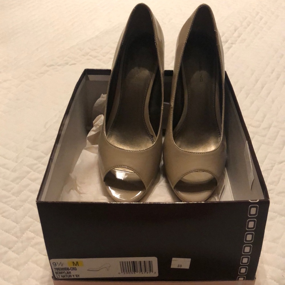 Bandolino Myla Open toe Pumps Heels size 9.5 New